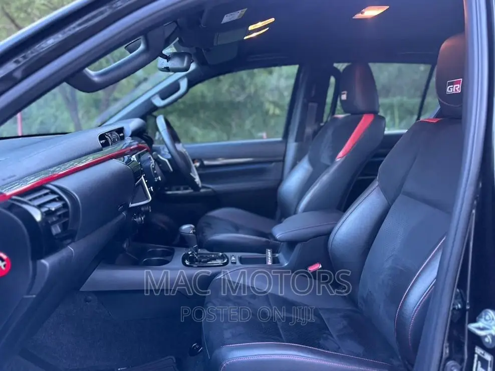 Toyota Hilux 2022 Black