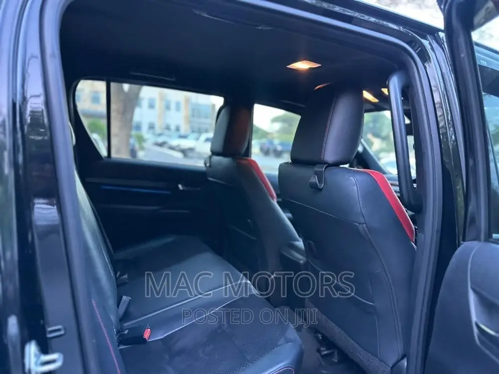 Toyota Hilux 2022 Black