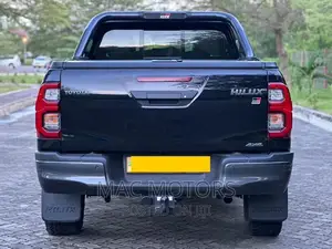 Toyota Hilux 2022 Black