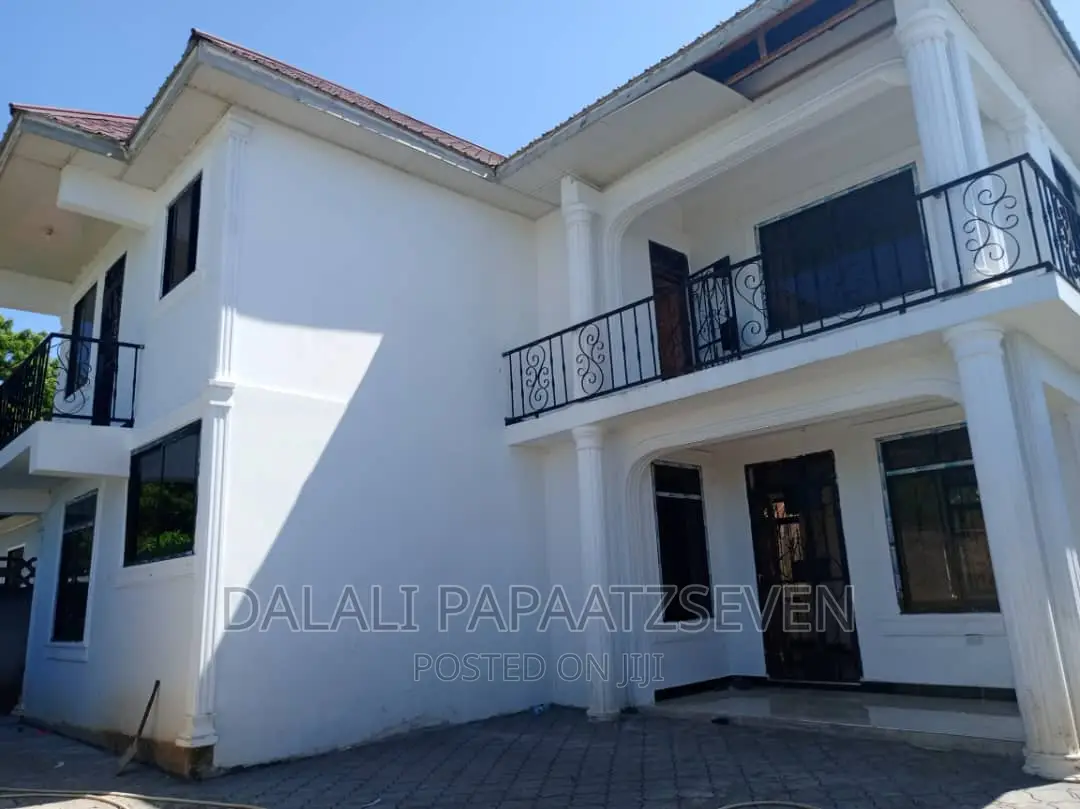 4bdrm House in Dalalipapaatzseven, Bunju for rent