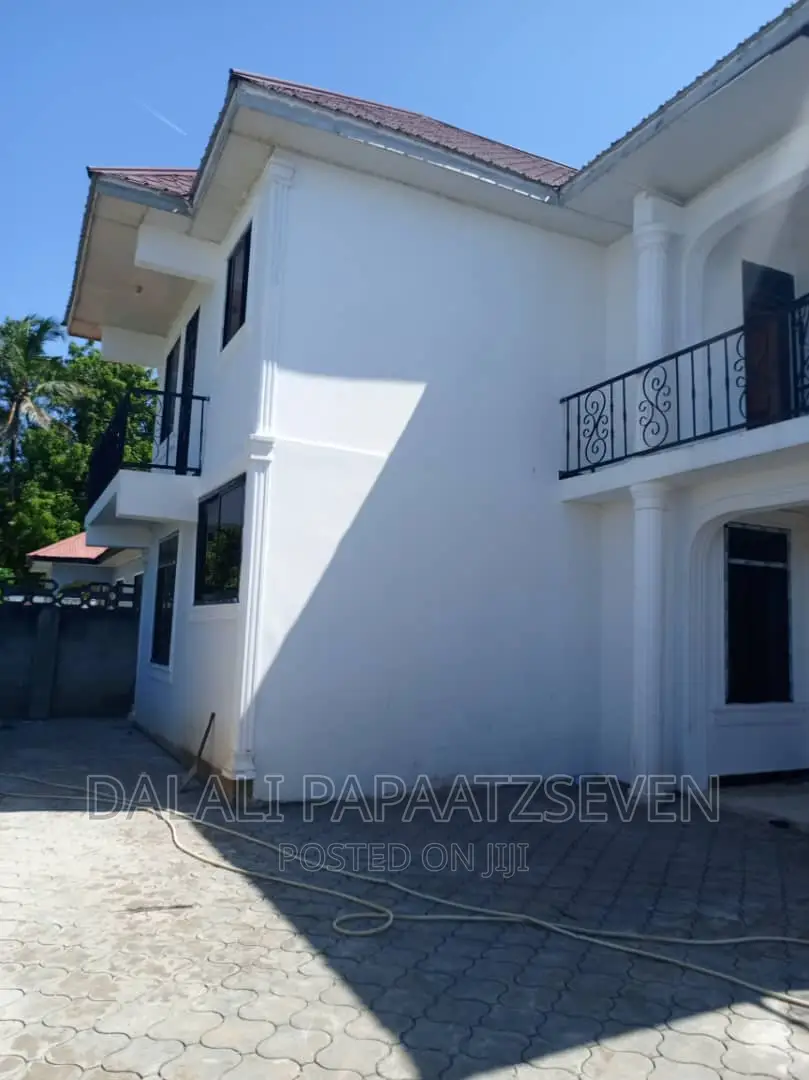 4bdrm House in Dalalipapaatzseven, Bunju for rent