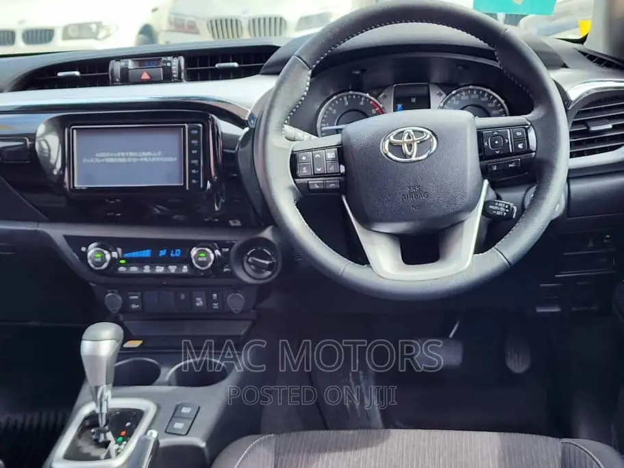 Toyota Hilux 2021 Green