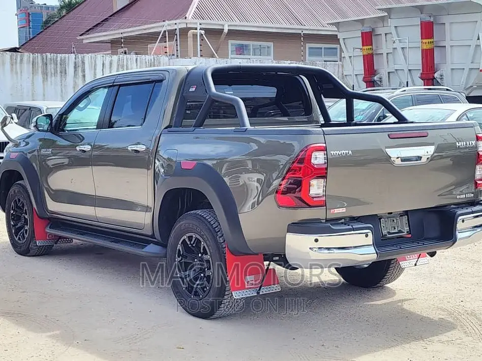 Toyota Hilux 2021 Green