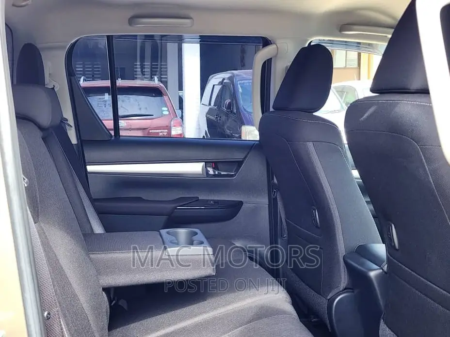 Toyota Hilux 2021 Green