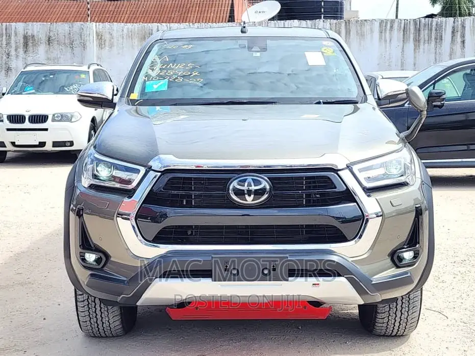 Toyota Hilux 2021 Green