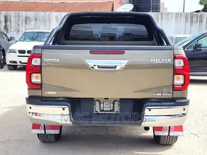 Toyota Hilux 2021 Green