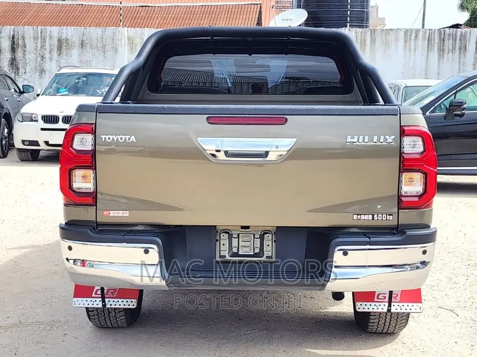 Toyota Hilux 2021 Green