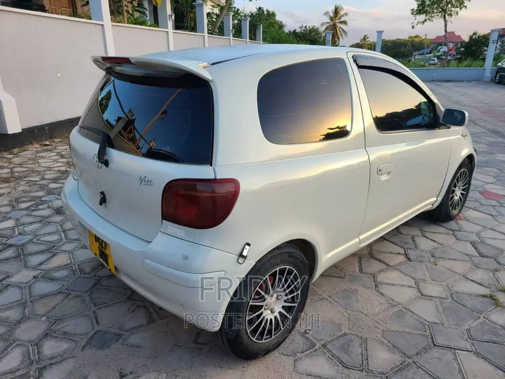 Toyota Vitz 1.3 FWD 3dr 2002 White
