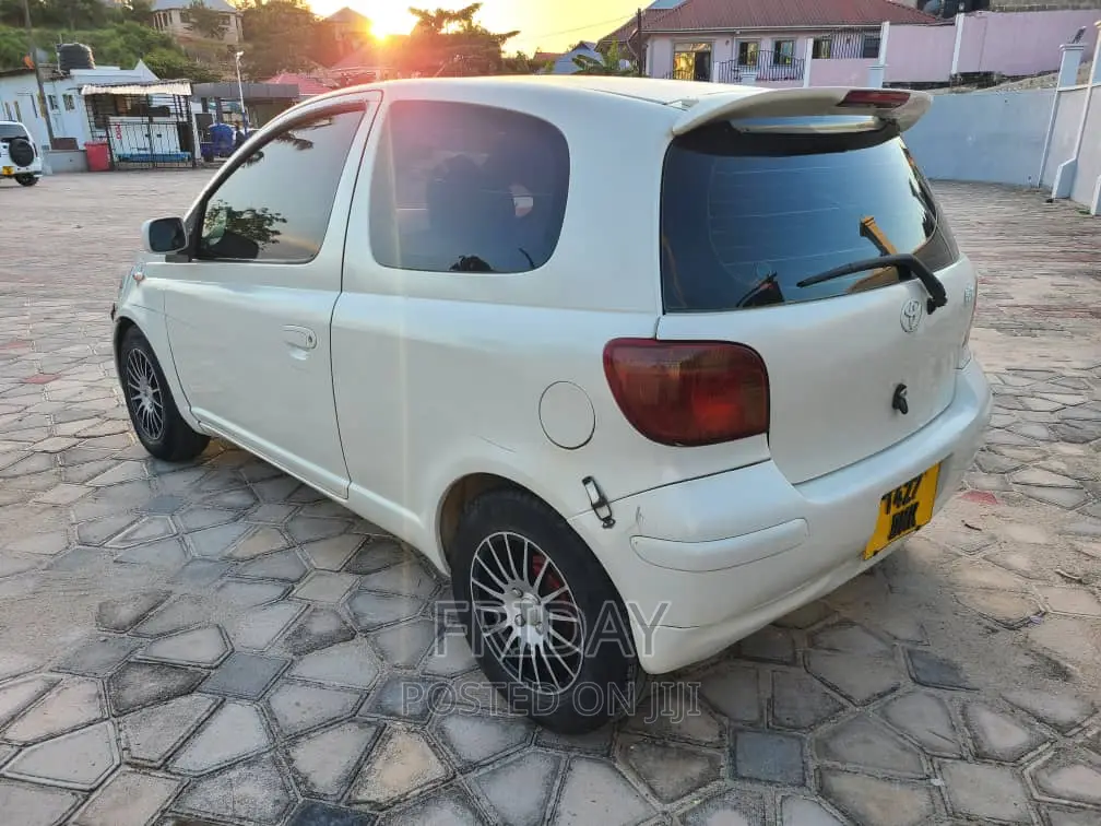 Toyota Vitz 1.3 FWD 3dr 2002 White