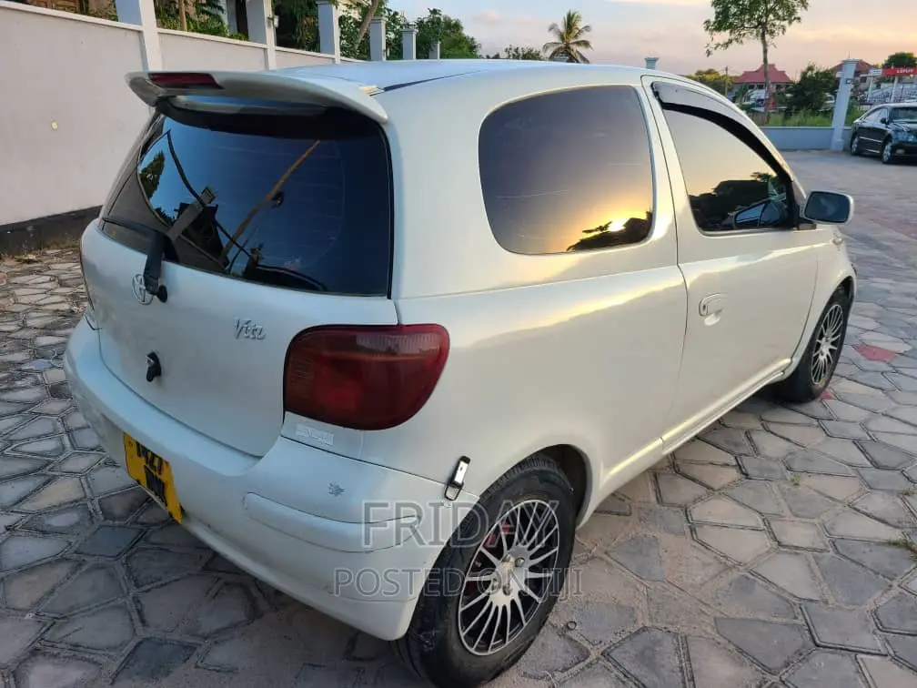 Toyota Vitz 1.3 FWD 3dr 2002 White