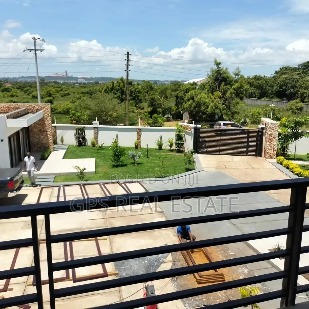 4bdrm Mansion in Bahari Beach, Kinondoni for sale