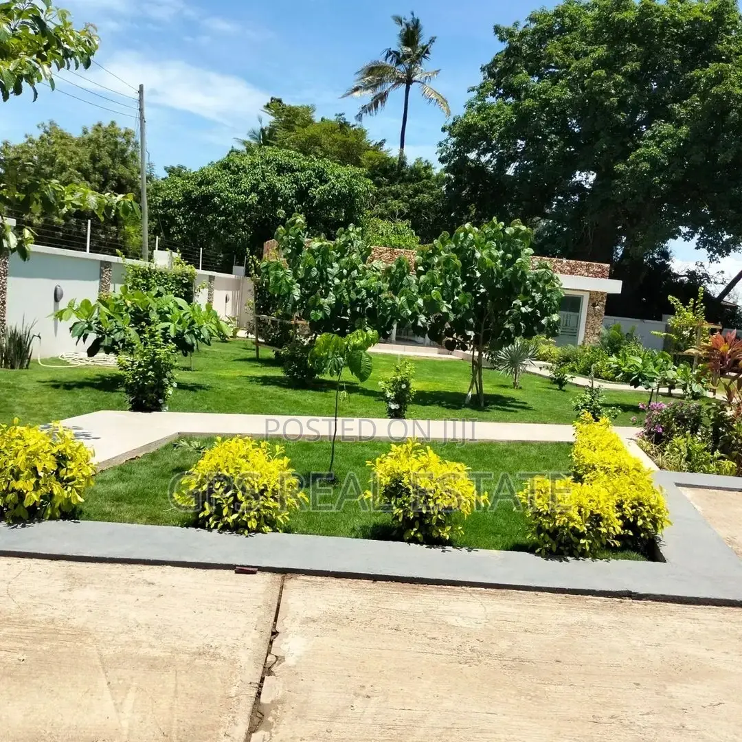 4bdrm Mansion in Bahari Beach, Kinondoni for sale