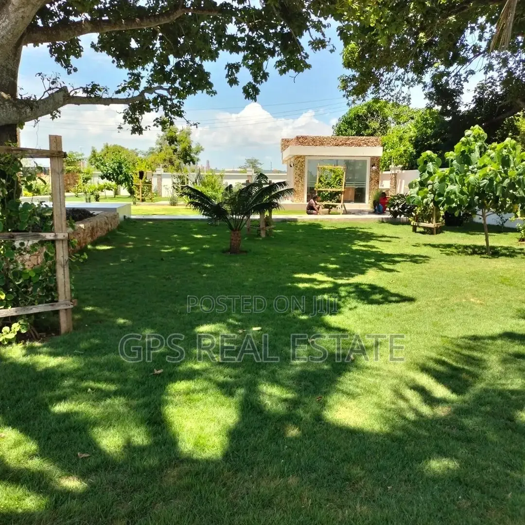 4bdrm Mansion in Bahari Beach, Kinondoni for sale