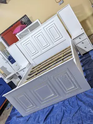 Kitanda 5x6 Kipya Na Bedsides Mbili