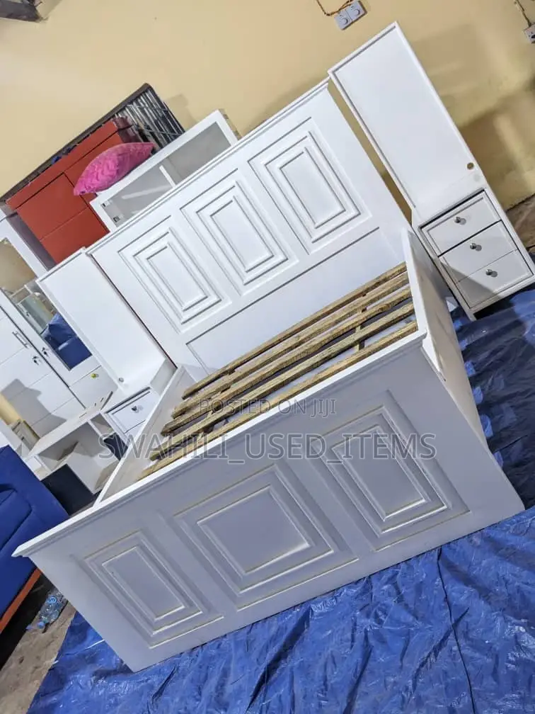 Kitanda 5x6 Kipya Na Bedsides Mbili