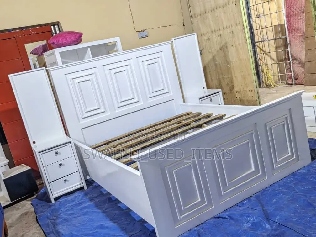 Kitanda 5x6 Kipya Na Bedsides Mbili