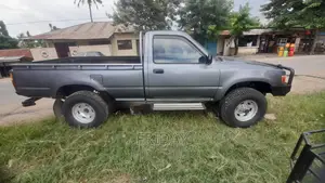 Toyota Hilux 2000 Gray