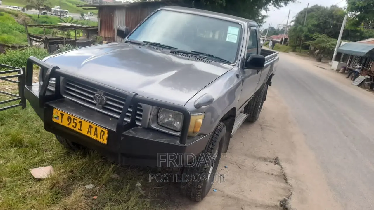 Toyota Hilux 2000 Gray
