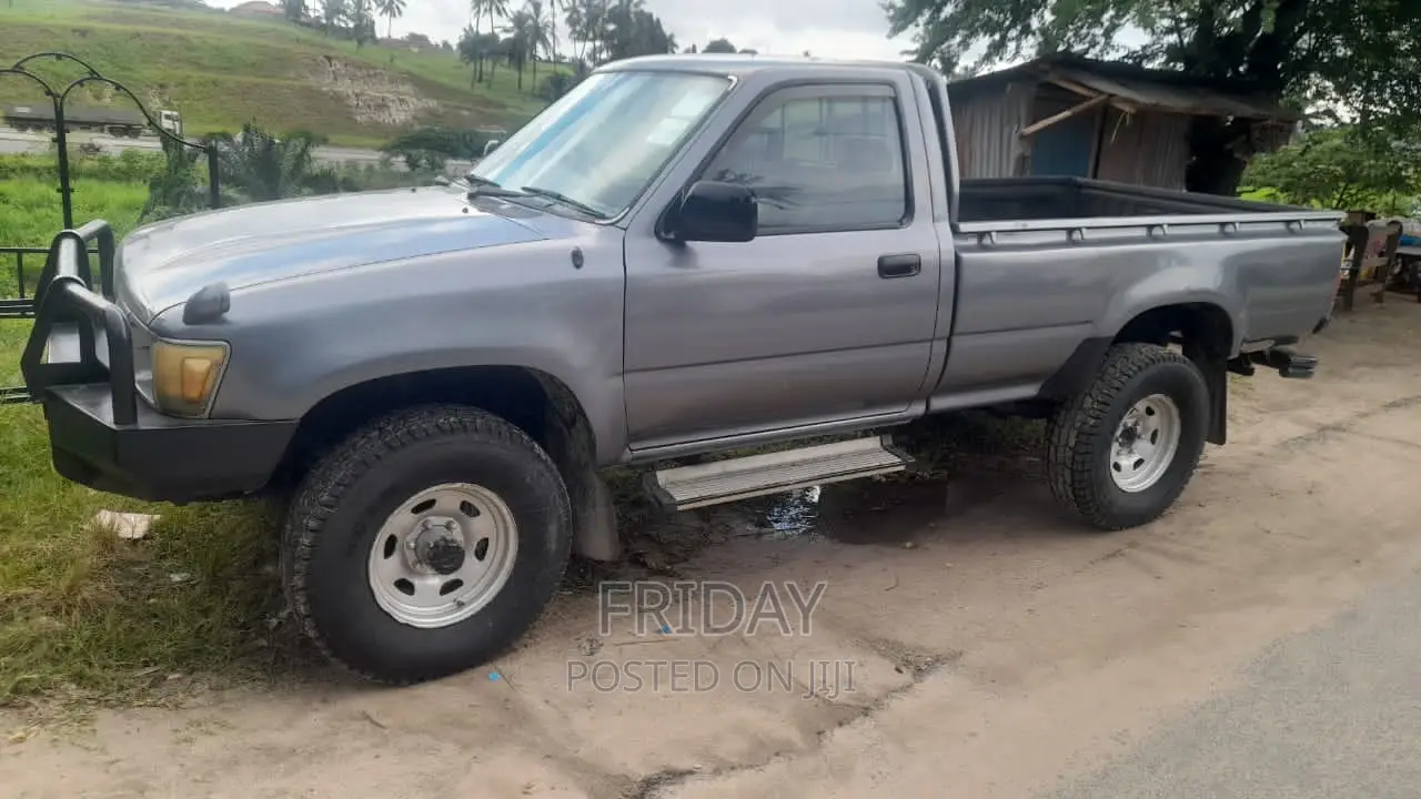 Toyota Hilux 2000 Gray