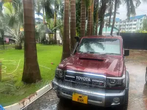 Toyota Land Cruiser 2010 Red