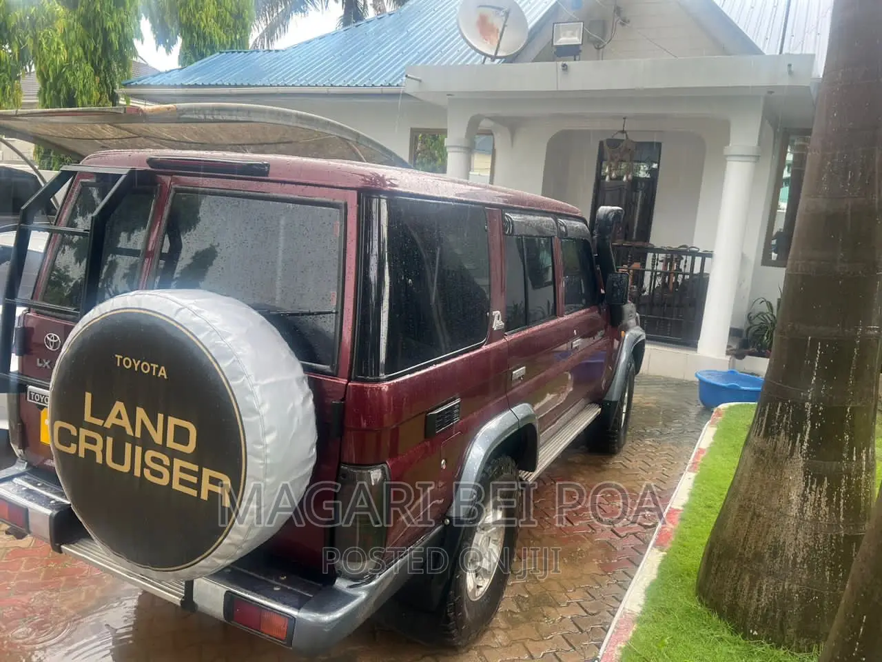 Toyota Land Cruiser 2010 Red