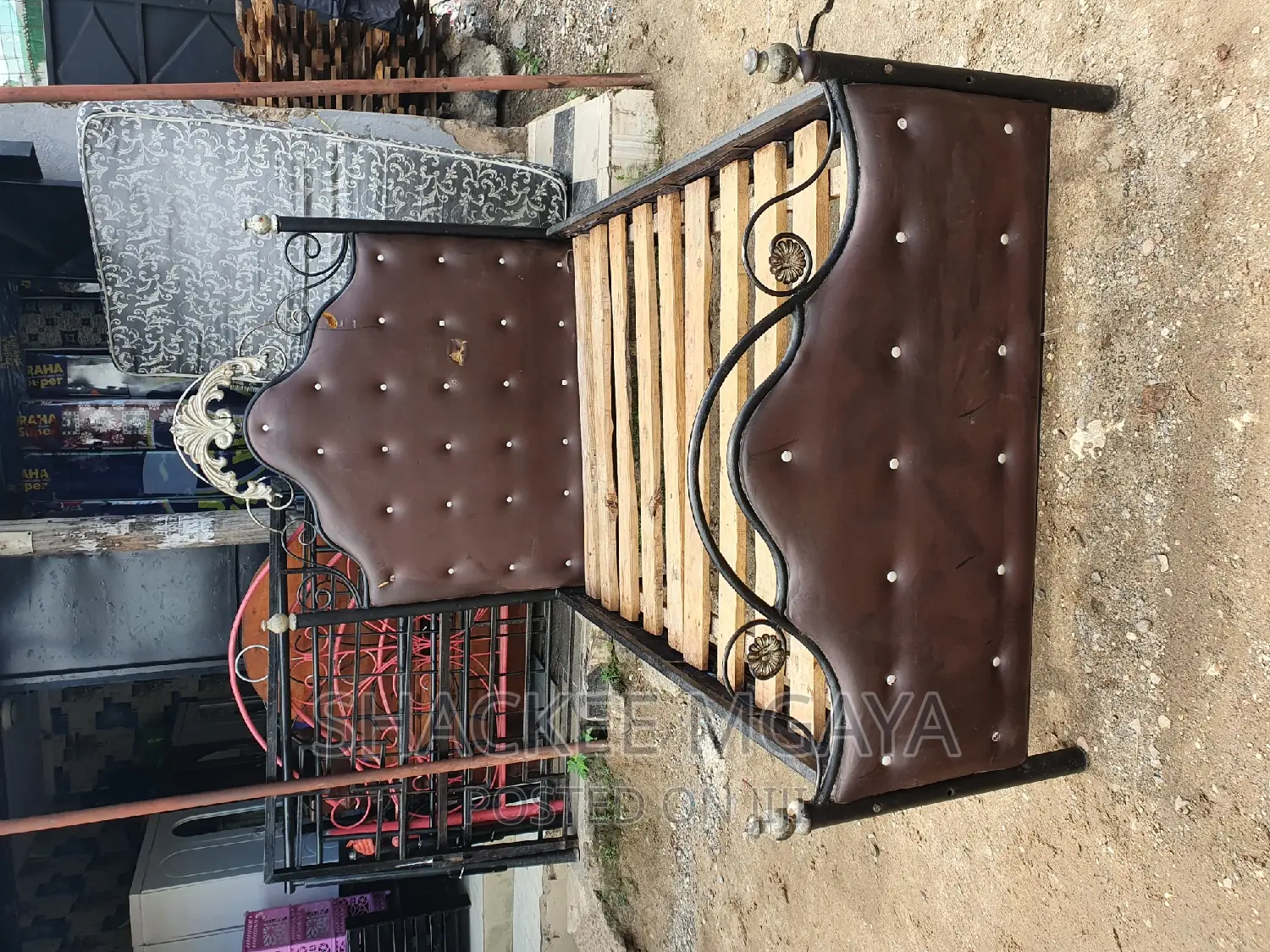 Bed Sofa 4,6 Nzuri Sana