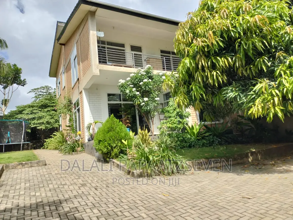 5bdrm House in Dalalipapaatzseven, Kinondoni for sale in Kinondoni Houses & Apartments for