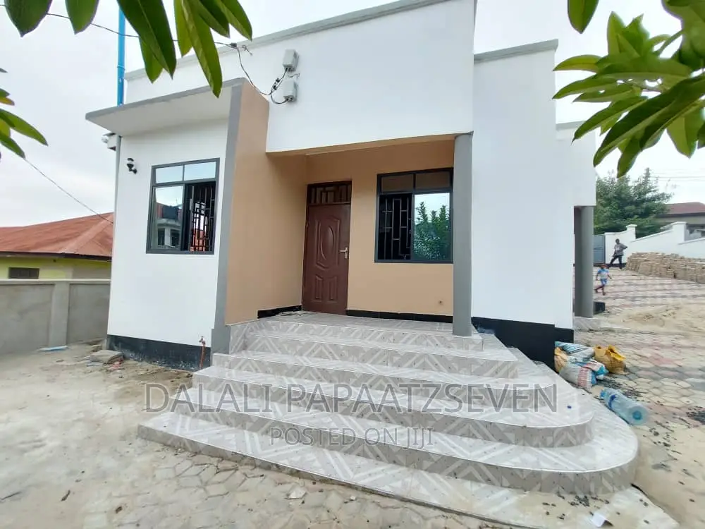 2bdrm Apartment in Dalalipapaatzseven, Kimara for rent
