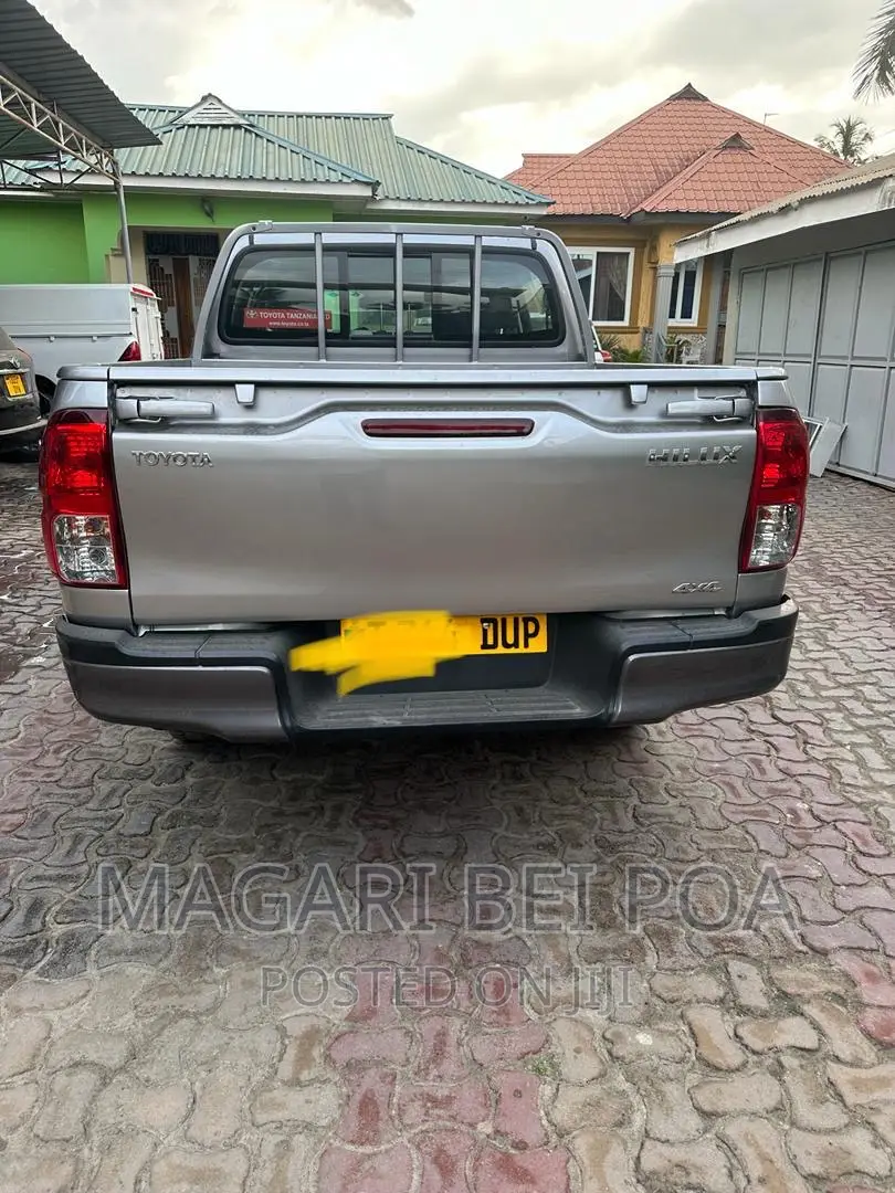 Toyota Hilux 2016 Silver