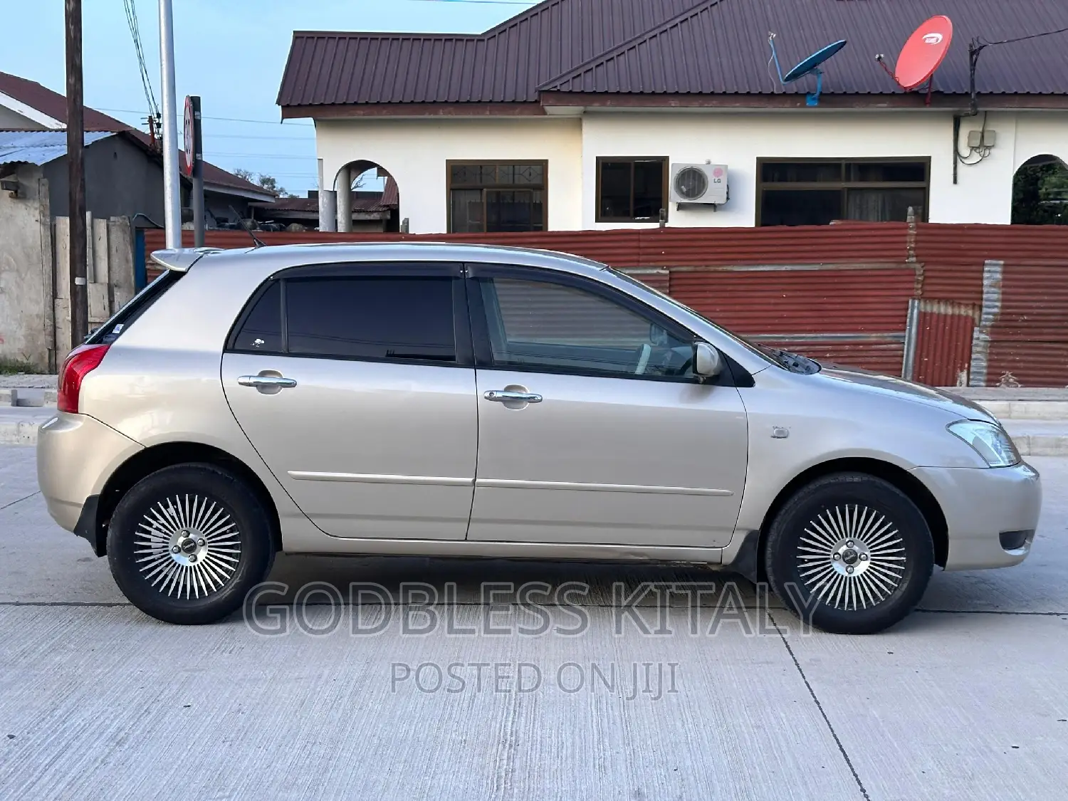 Toyota Corolla RunX 2005 Gold