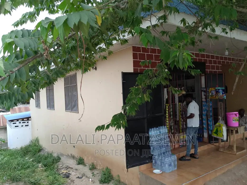 6bdrm House in Dalalipapaatzseven, Mbagala for sale