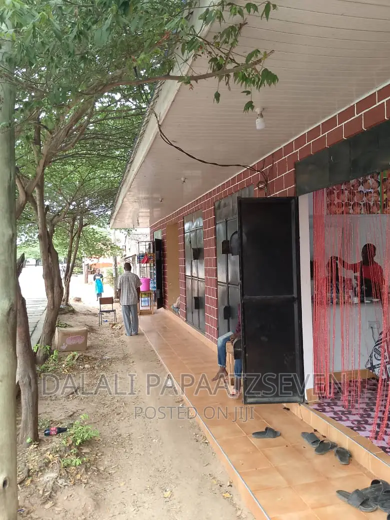 6bdrm House in Dalalipapaatzseven, Mbagala for sale