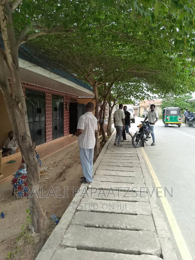 6bdrm House in Dalalipapaatzseven, Mbagala for sale