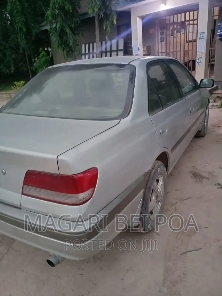Toyota Carina 2000 Silver