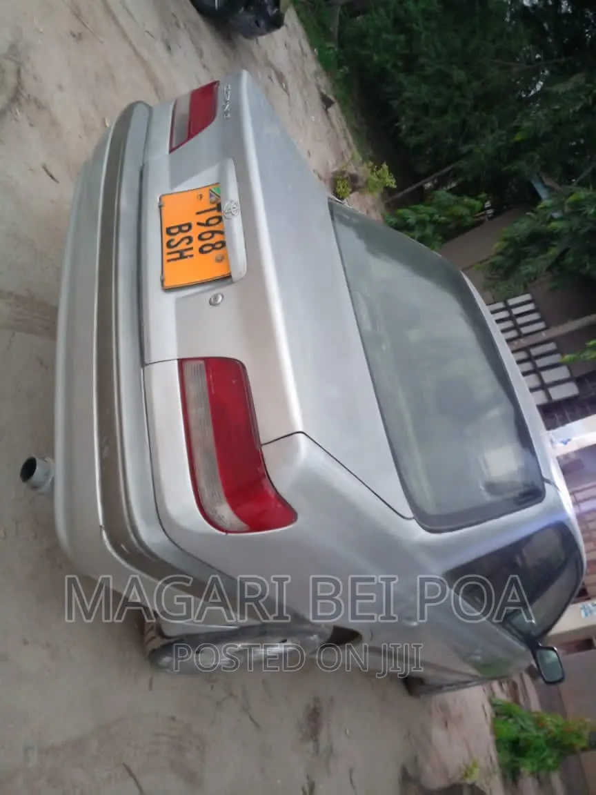 Toyota Carina 2000 Silver