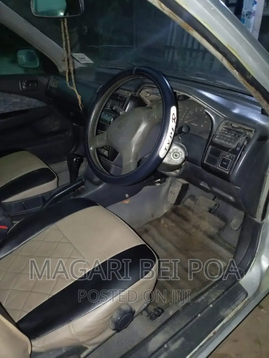 Toyota Carina 2000 Silver