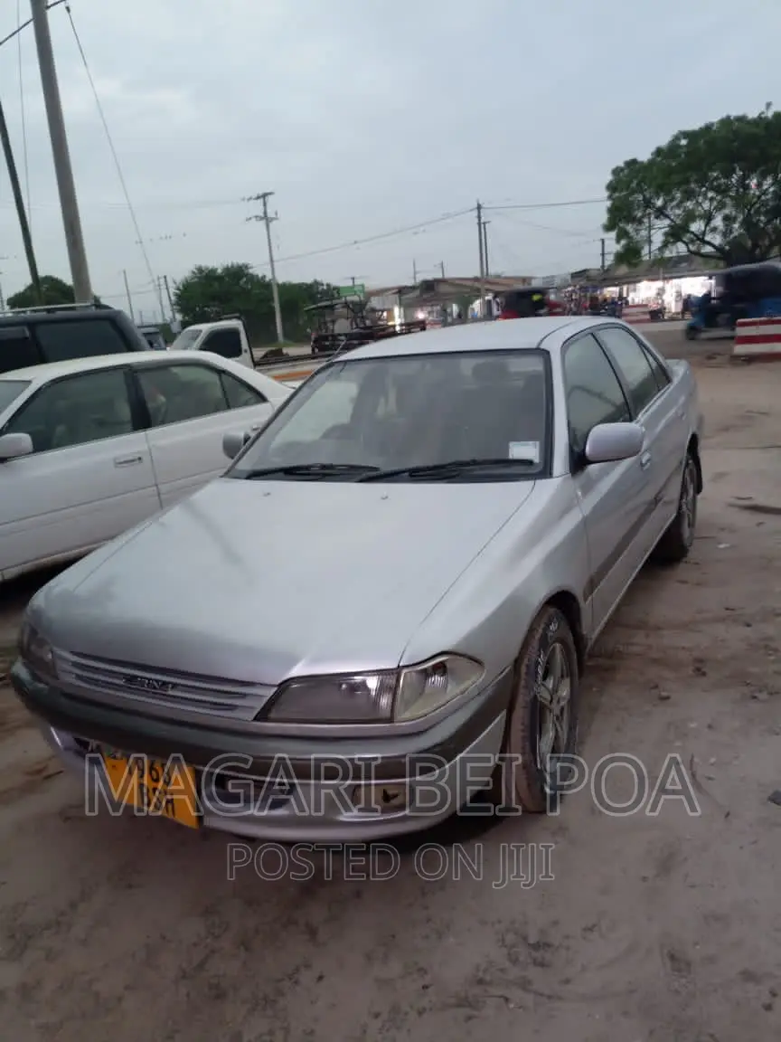 Toyota Carina 2000 Silver