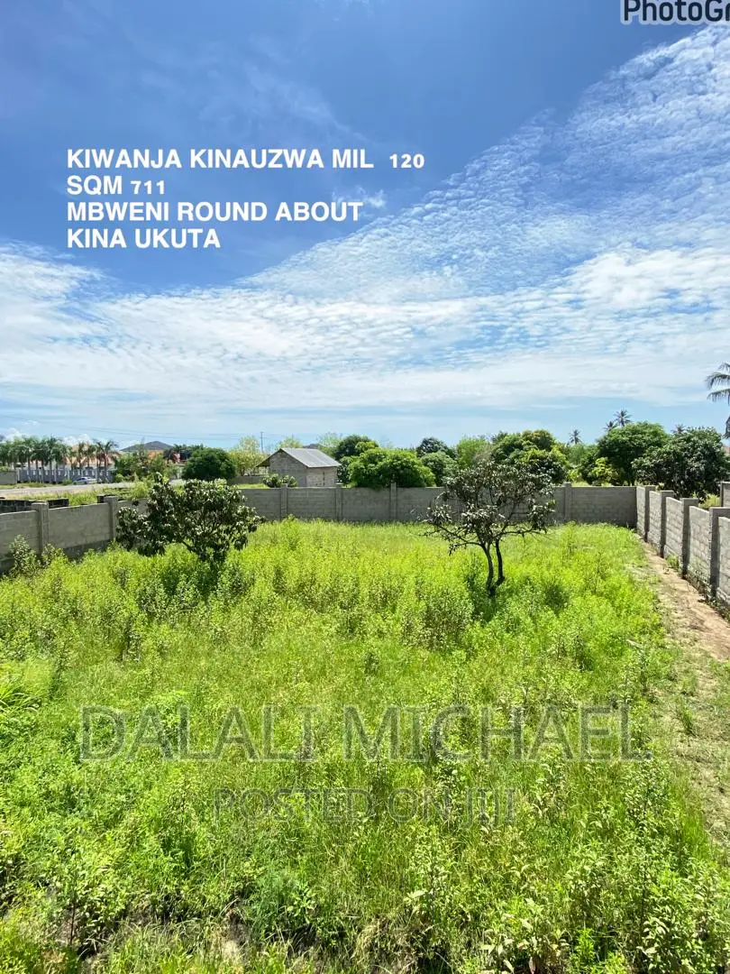 Kiwanja Kinauzwa Mbweni