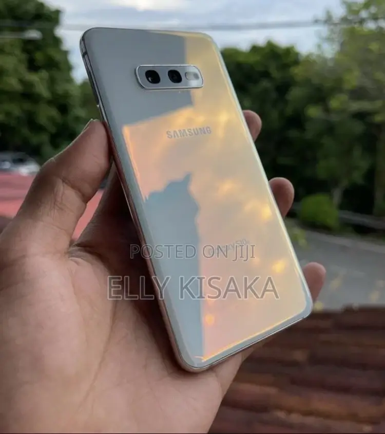 Samsung Galaxy S10e 128 GB White
