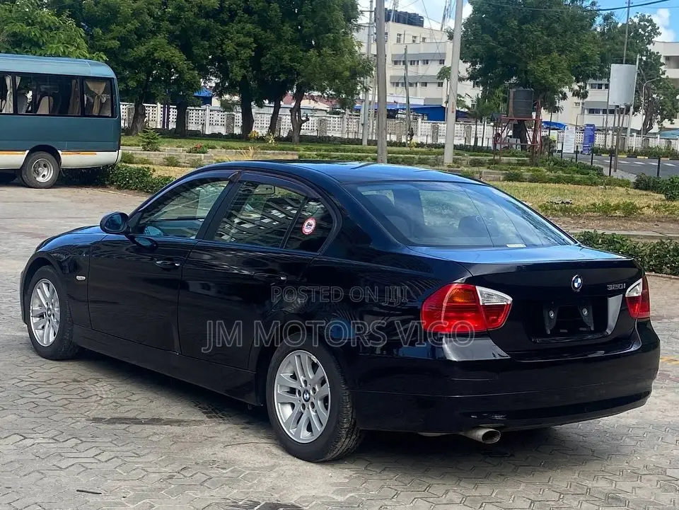 BMW 320i Sedan RWD 2006 Black