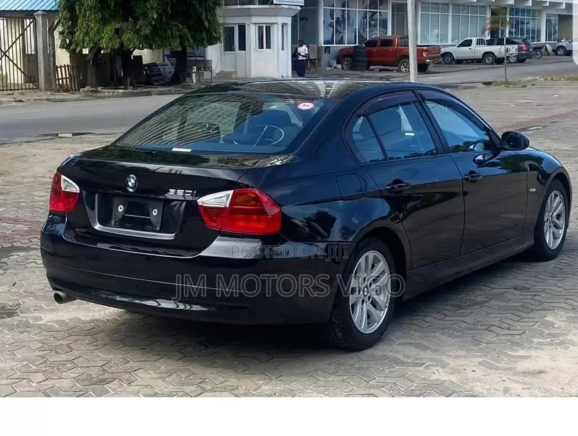 BMW 320i Sedan RWD 2006 Black