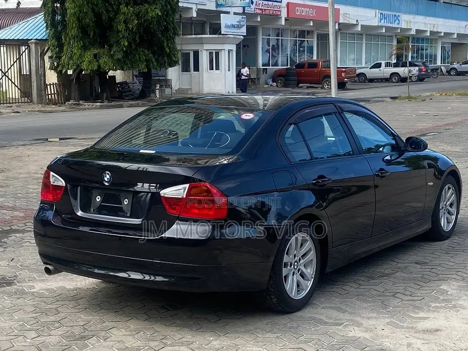BMW 320i Sedan RWD 2006 Black