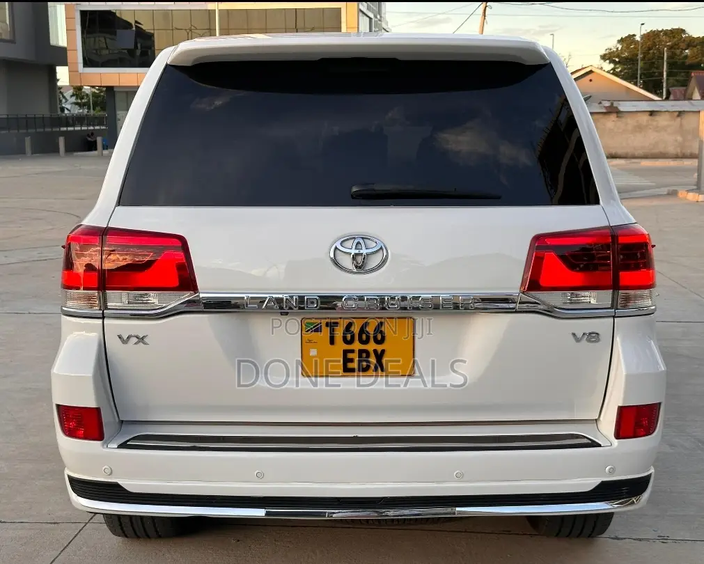 Toyota Land Cruiser 2015 White