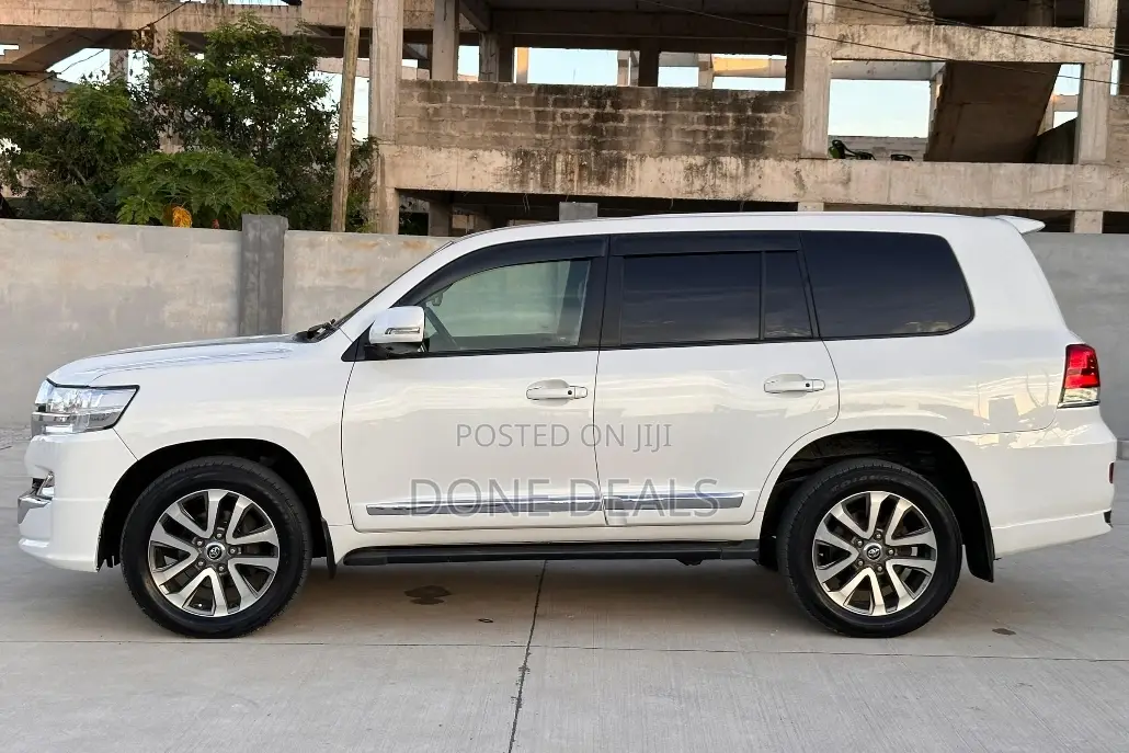 Toyota Land Cruiser 2015 White