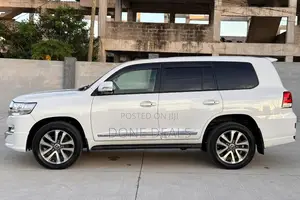 Toyota Land Cruiser 2015 White