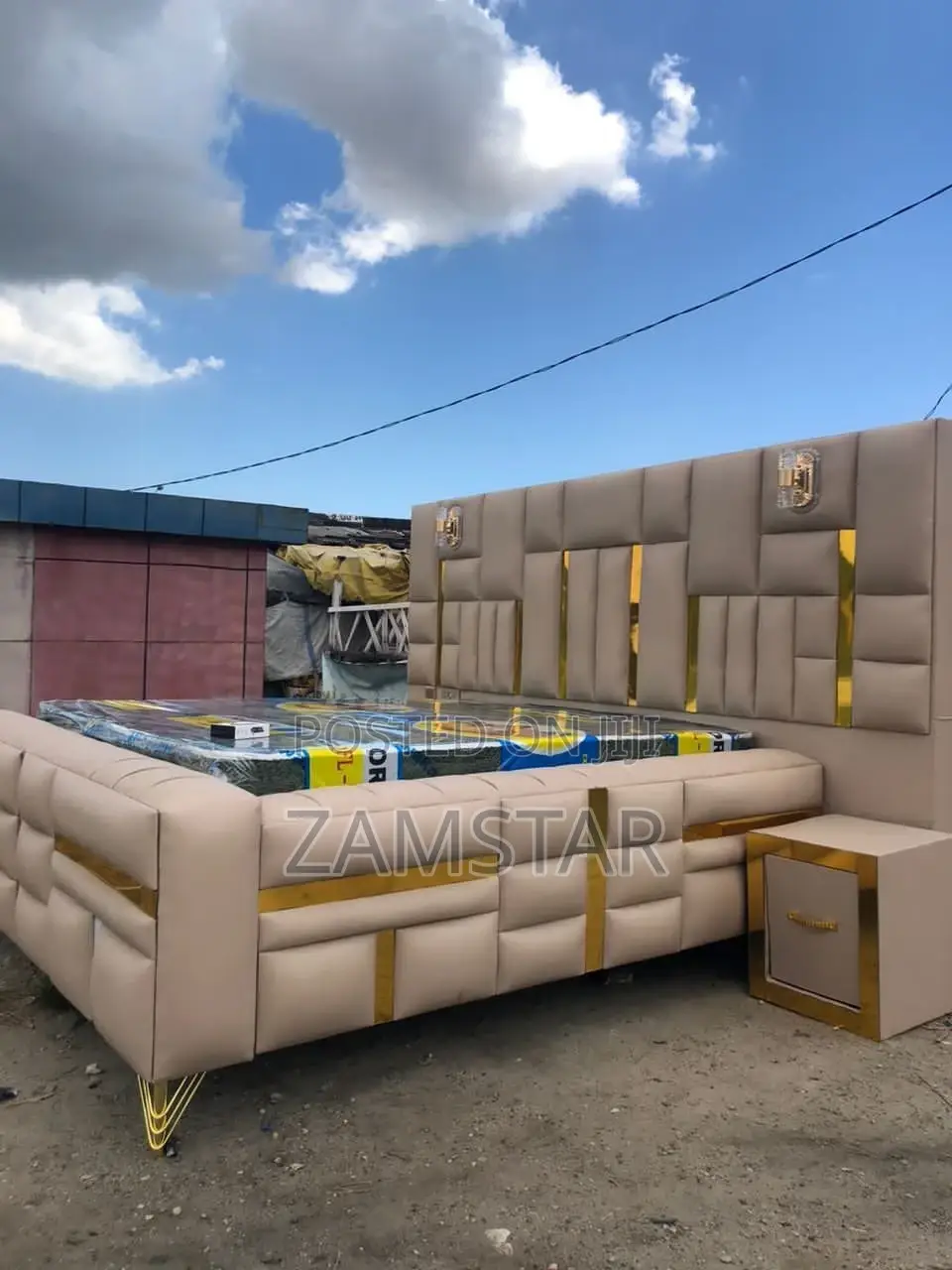 V.I.P Bedsofa