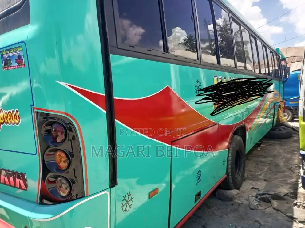 Tata Starbus Ultra Skool 1999 Blue
