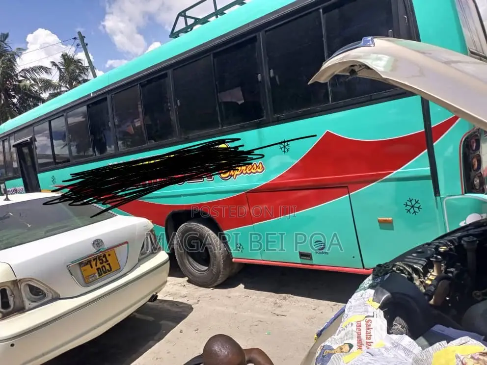 Tata Starbus Ultra Skool 1999 Blue