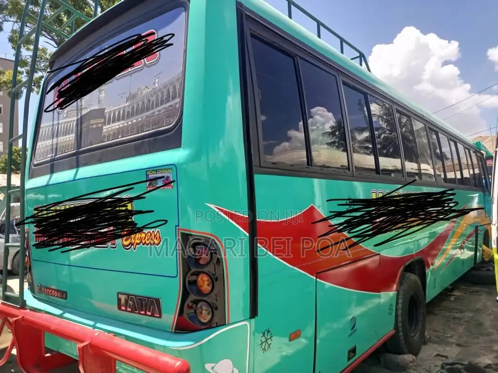 Tata Starbus Ultra Skool 1999 Blue