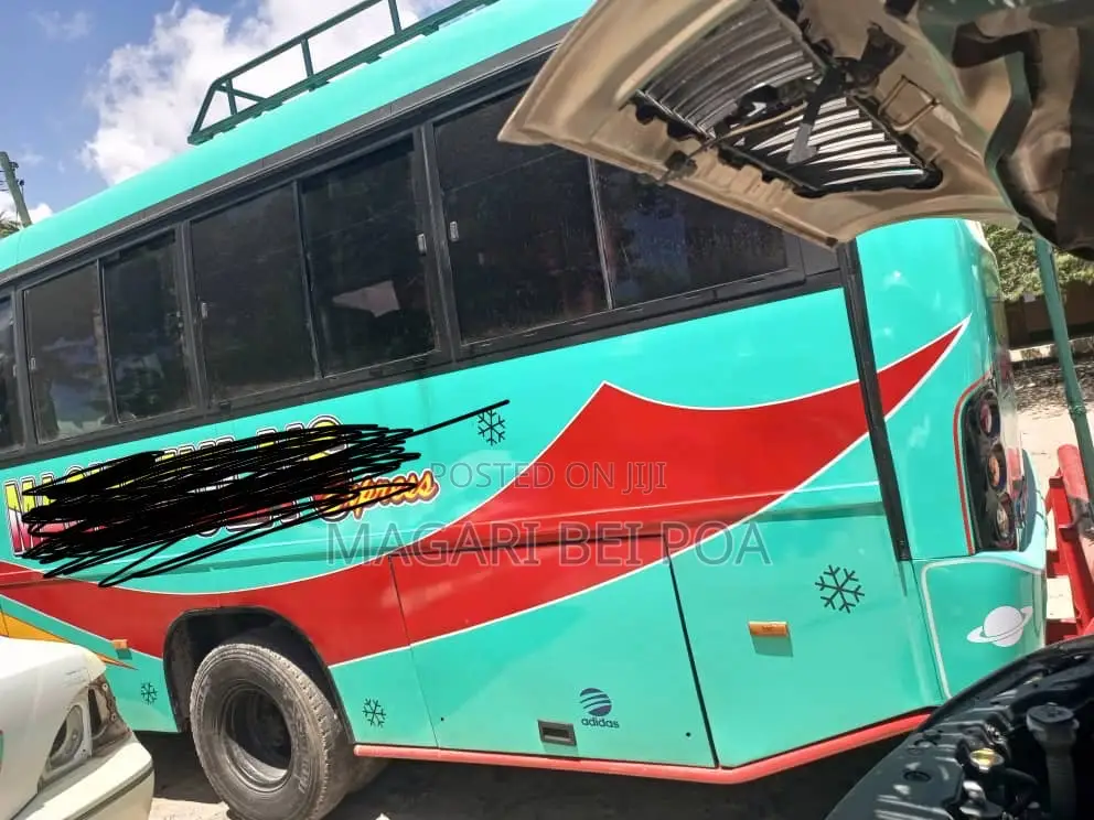 Tata Starbus Ultra Skool 1999 Blue